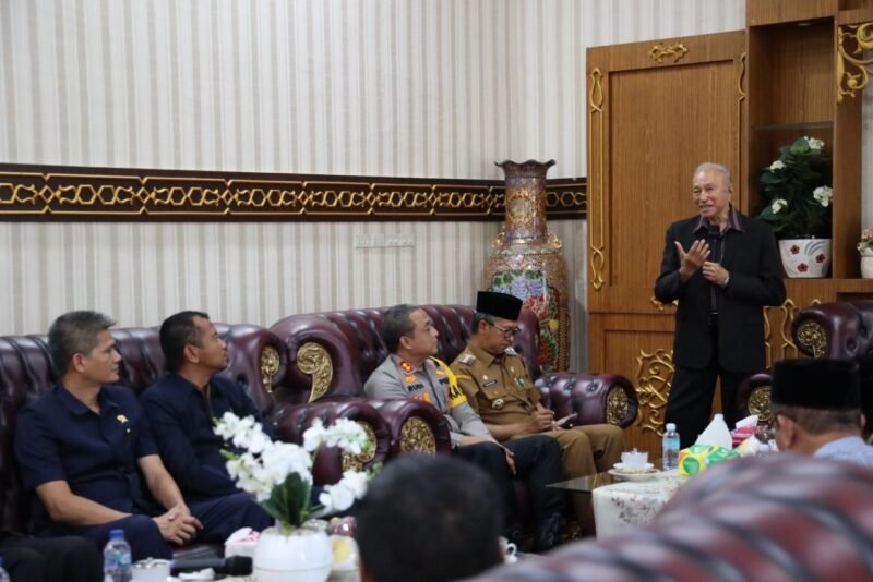 Wali Nanggroe Aceh Tgk Malik Mahmud Al Haytar berkunjung ke Pendopo Bupati Nagan Raya. Foto: Humas Wali Nanggroe Aceh