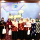 Ketua DWP Aceh Dra. Sukmawati, dalam Pertemuan Bulanan Dharma Wanita Persatuan Sekretariat Daerah Aceh, di Ruang Potda Kantor Gubernur, (23/01/2025). Foto: Humas Aceh