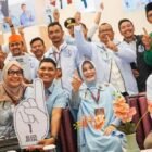 Illiza-Afdhal bersama pendukungnya.