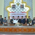 Ketua DPRK Banda Aceh, Irwansyah ST menggelar paripurna pengumuman hasil penetapan pasangan calon Wali Kota dan Wakil Wali Kota Banda Aceh terpilih masa jabatan 2025-2030. Paripurna berlangsung di gedung DPRK setempat, Rabu (15/1/2025). Foto: Dok. DPRK Banda Aceh