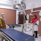 Plt Direktur RSUD Aceh Besar, dr. Susi Mahdalena, MKM, meninjau ruang radiologi, Aceh Besar, Indrapuri, Jumat (09/01/2025). FOTO/MC ACEH BESAR
