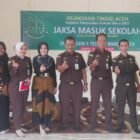Tim Jaksa Masuk Sekolah (JMS) dari Kejaksaan Tinggi (Kejati) Aceh dalam melaksanakan kegiatan penyuluhan hukum kepada siswa di sekolah. Foto. Istimewa