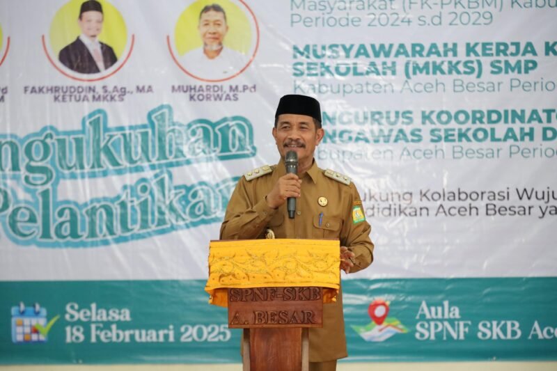 Wakil Bupati Drs Syukri A Jalil menghadiri sekaligus memberikan sambutan pada Pengukuhan dan Pelantikan DPD FK-PKBM Kabupaten Aceh Besar Periode 2024-2029, MKKS Kabupaten Aceh Besar Periode 2025-2028 dan Pengurus Koordinator Pengawas Sekolah Disdikbud Kabupaten Aceh Besar 2025-2028 di Gedung Aula SPNF SKB Aceh Besar, Kota Jantho, Selasa, (18/02/2025).
FOTO/PROKOPIM PEMKAB ACEH BESAR
