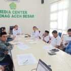 Kankemenag Aceh Besar Saifuddin memimpin rakor penetapan besaran zakat fitrah di aula kandepag, Kota Jantho, Senin (17/03/2025) FOTO/ HUMAS KEMENAG ACEH BESAR