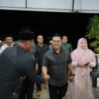 Bupati Aceh Besar Syech Muharram Idris lakukan pertemuan dengan tokoh masyarakat Kecamatan Peukan Bada di Lampisang, Jum'at (18/04/2025).
FOTO/MC ACEH BESAR