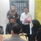 Polisi Serahkan 6 Tersangka Penganiayaan yang Berujung Kematian di Tibang ke Jaksa. Foto: Dok. Humas Polresta Banda Aceh