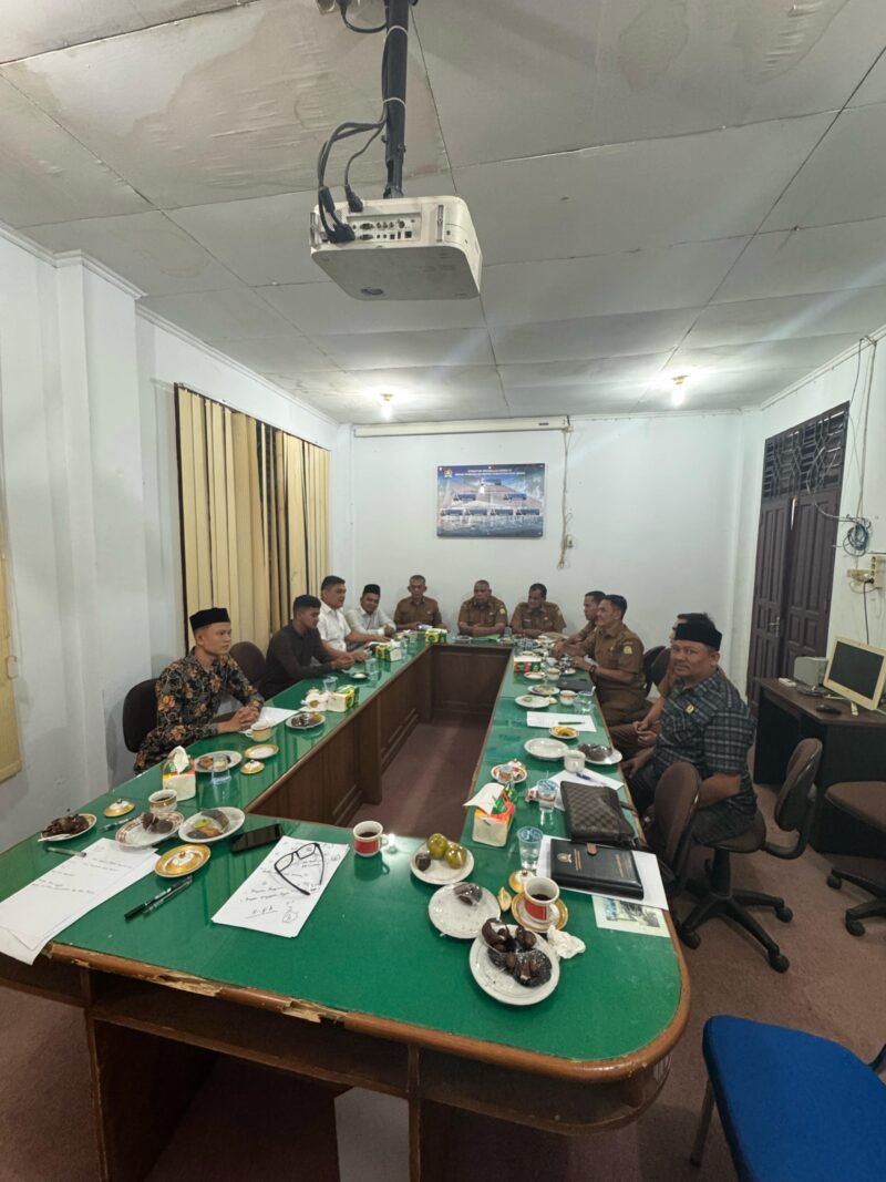 Suasana hearing bersama Komisi IV DPRK Aceh Besar di Ruang Rapat Konsultasi DPRK Aceh Besar, Kota Jantho, Senin (21/4/2025). FOTO/DOK MC ACEH BESAR