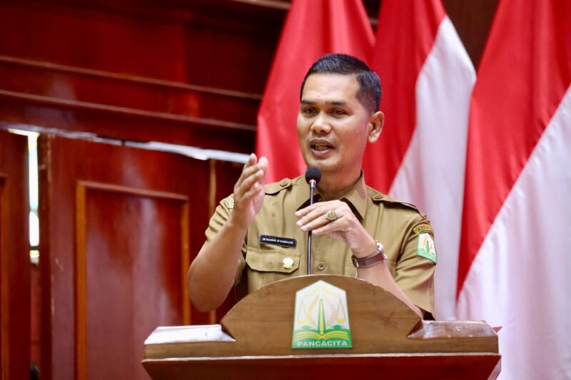 Plt Sekda Aceh, M. Nasir S.IP, MPA, memberi sambutan sekaligus meluncurkan Portal Satu Data Aceh, di Anjong Mon Mata Mueligoe Gubernur Aceh, Selasa, 29/4/2025 (Foto:Dok.Adpim Setda Aceh). 