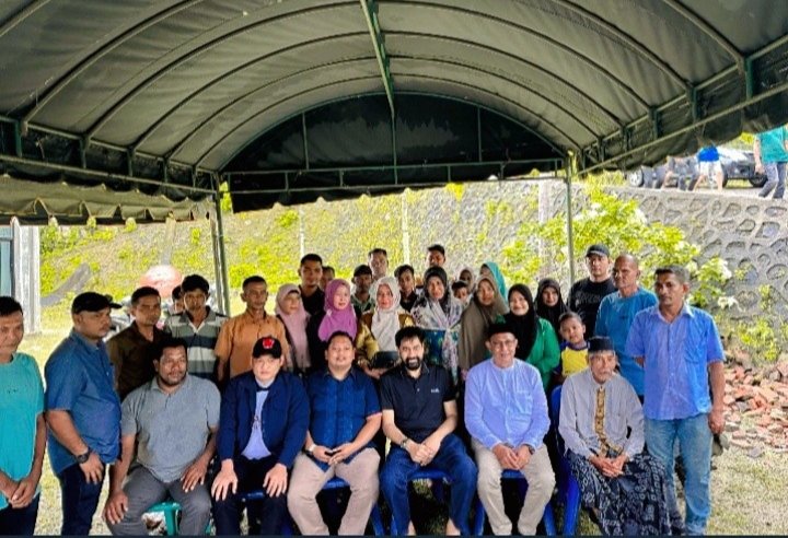 Gubernur Aceh Muzakir Manaf didampingi Anggota DPR RI Ilham Pangestu melakukan Peninjauan tempat Pemungutan Suara Ulang (PSU) di Paya Sinara, Jurong Cot Glah kecamatan Sukakarya Kota Sabang, Jumat (04/04/2025). Foto: Humas Aceh