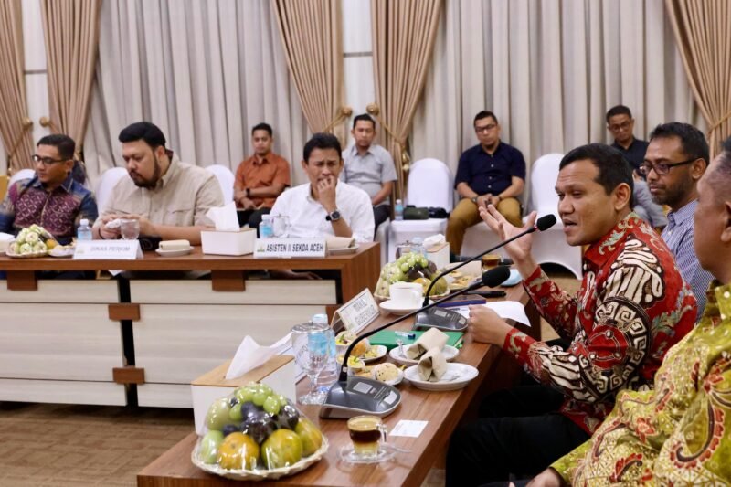 Wakil Gubernur Aceh Fadhlullah, menerima kunjungan sejumlah investor dari Hangzhou Chamber of Commerce Indonesia, di Aula Rumah Dinas Wakil Gubernur Aceh, Kamis (1/5/2025). Foto: Dok.  Biro Adpim Setda Aceh