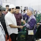 Gubernur Aceh Muzakir Manaf menghadiri acara pelepasan keberangkatan jemaah calon haji Embarkasi Aceh tahun 1446 H/2025 M di Asrama Haji Banda Aceh, Sabtu, 17 Mei 2025.(Foto:Dok.Biro Adpim Setda Aceh) 