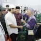 Gubernur Aceh Muzakir Manaf menghadiri acara pelepasan keberangkatan jemaah calon haji Embarkasi Aceh tahun 1446 H/2025 M di Asrama Haji Banda Aceh, Sabtu, 17 Mei 2025.(Foto:Dok.Biro Adpim Setda Aceh) 
