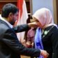 Gubernur Aceh Muzakir Manaf, mengukuhkan Ny.Marlina Muzakir sebagai Bunda Paud, Bunda Literasi, dan Ketua Forum Ikan Aceh, Anjong Mon Mata Banda Aceh, Selasa, 20/5/2025. Foto: Dok. Biro Adpim Setda Aceh