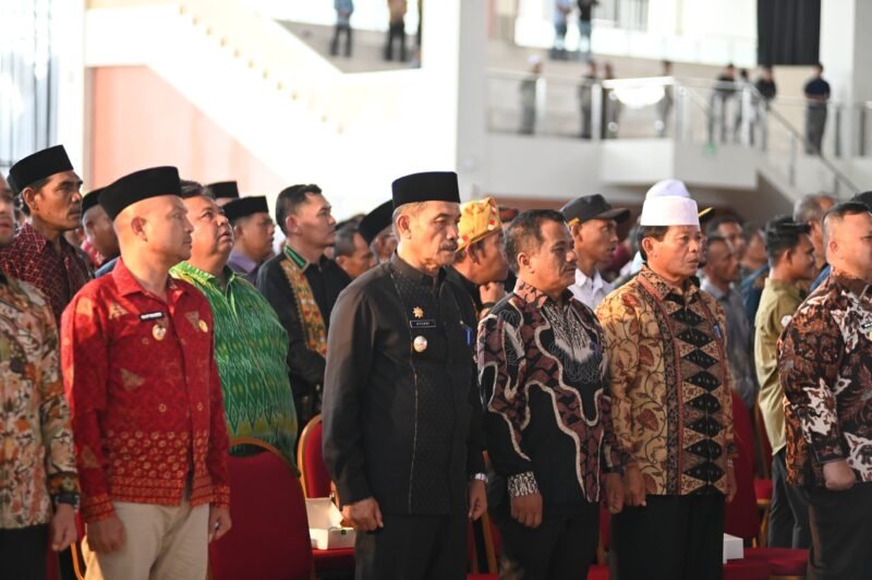 Wakil Bupati Aceh Besar Drs. Syukri A Jalil menghadiri peluncuran dan dialog percepatan musyawarah desa khusus (Musdesus) dan Pembentukan Koperasi Desa/Koperasi Merah Putih, di Balee Meuseraya Aceh Banda Aceh, Kamis (22/05/2025). FOTO/MC ACEH BESAR