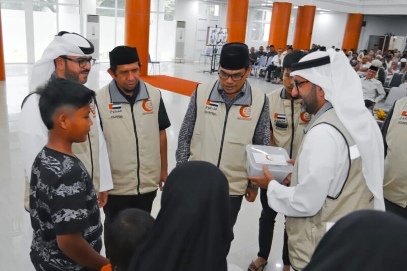 UIN Ar-Raniry menyalurkan sebanyak 2.300 paket daging kurban dalam rangka Hari Raya Idul Adha 1446 Hijriah. Penyaluran berlangsung di Auditorium Prof Ali Hasjmy, Kampus UIN Ar-Raniry, Minggu (8/6/2025).