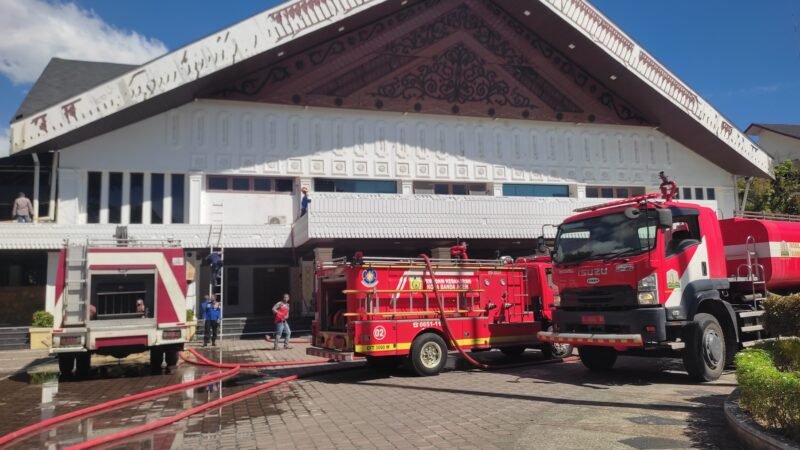Gedung DPRA Terbakar, api berkobar di Ruang Humas dan Sekretariat