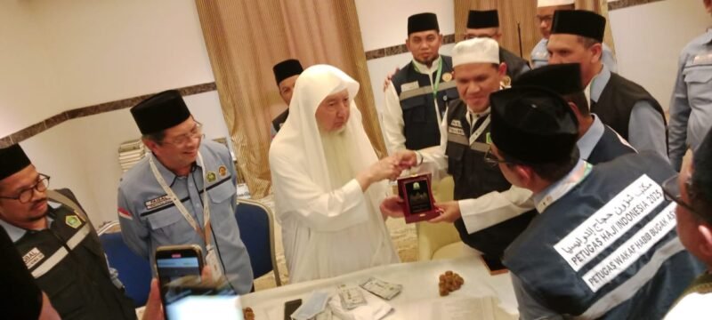 Wakil Gubernur Aceh, H. Fadlullah, menghadiri acara pembagian dana wakaf Habib Bugak dan silaturahmi jamaah calon haji Kloter BTJ 12 di Mekkah. Kegiatan ini berlangsung di Mushalla Hotel 910 Misfalah menjelang salat Ashar.mekkah, Sabtu (31/05/2025) 