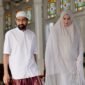 Gubernur Aceh  Muzakir  Manaf bersama istri melaksanakan shalat Idul Adha  1446H di masjid Raya Baiturrahman Banda Aceh. 06/6/2025 (Foto:Dok.Biro Adpim Setda Aceh) 