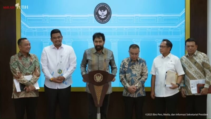 Gubernur Aceh Muzakir Manaf, saat memberikan keterangan pers dan ucapan terima kasih pada konferensi pers penyelesaiaan permasalahan empat pulau di perbatasan Prov. Aceh dan Sumut bersama Mendagri Tito Karnavian,
Mensesneg Prasetyo Hadi, Wakil Ketua DPR Sufmi Dasco Ahmad, dan Gubernur Sumut Bobby Nasution, di Kantor Istana Kepresidenan, Jakarta, Selasa (17/6/2025). [Dok: Tangkapan Layar Youtube Sekretariat Presiden]. Foto : Dok. Biro Adpim Setda Aceh