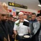 Gubernur Aceh, Muzakir Manaf atau yang akrab disapa Mualem, mendapat sambutan hangat dari masyarakat Aceh saat tiba kembali dari Jakarta di Bandara Sultan Iskandar Muda, Rabu 18/6/2025 (Foto:Dok.Biro Adpim Setda Aceh) 