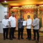 Wakil Gubernur Aceh, Fadhlullah SE menyerahkan Permohonan Pembangunan Rumah Bagi Para Kombatan GAM dari Pemerintah Aceh ke Kementrian Perumahan dan Kawasan Permukiman RI, di Aula Rumah Dinas Wakil Gubernur Aceh, jum’at, 20/06/2025. Foto ; Dok. Biro Adpim Setda Aceh