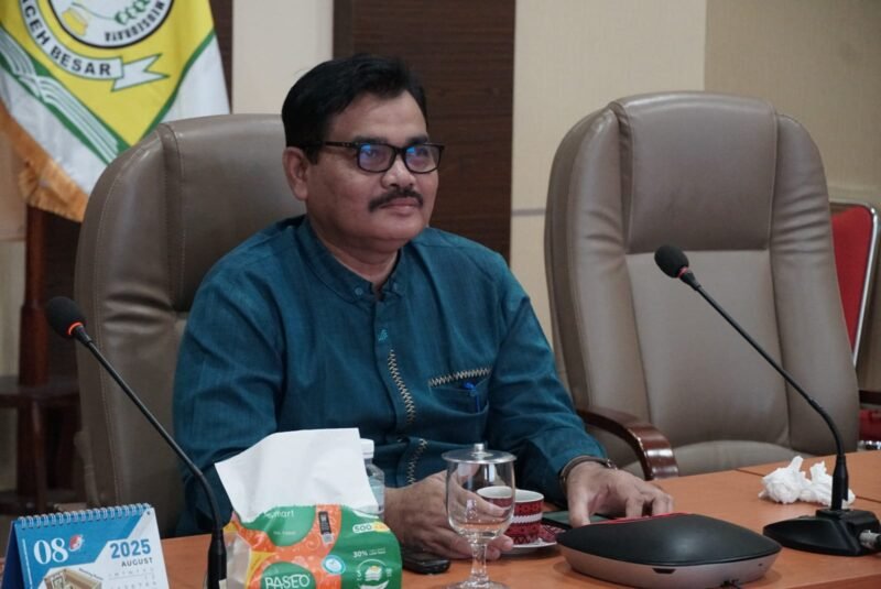 Kepala Dinas Pertanian Kabupaten Aceh Besar Jakfar SP M.Si mengikuti Rapat Koordinasi dengan Kementerian Pertanian RI secara virtual di ruang rapat kantor Bupati Aceh Besar, Kota Jantho, Jumat (20/06/2025). FOTO/MC ACEH BESAR