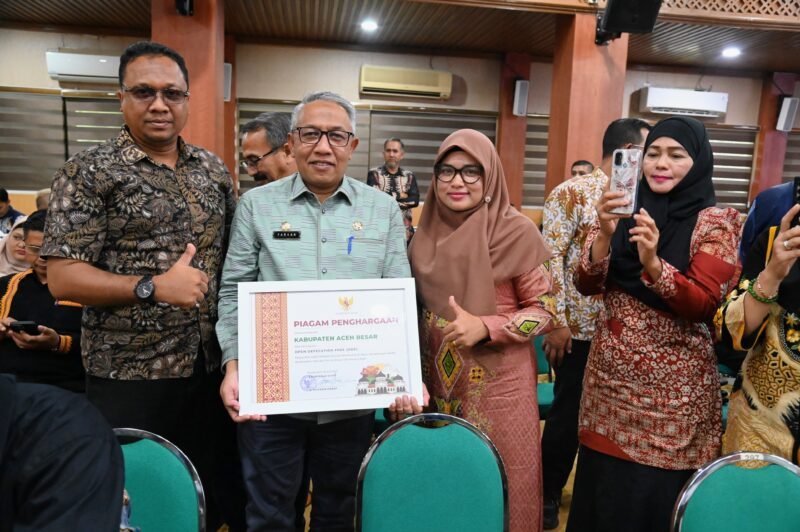 Asisten 1 Sekdakab Aceh Besar, Farhan AP menghairi Deklarasi Open Defecation Free (ODF) Prob Aceh Tahun 2025 di Gedung Serba Guna Kantor Gubernur Aceh, Banda Aceh, Kamis (26/02025). FOTO/MC ACEH BESAR