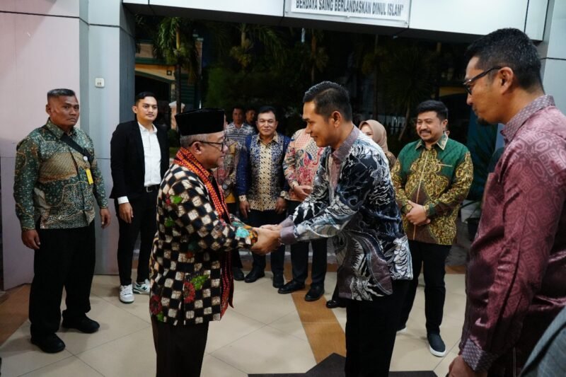 Plt. Sekda Aceh, M. Nasir, SIP. MPA Menyampaikan Sambutan pada seminar Peningkatan kualitas pendidikan Aceh bersama Menteri Pendidikan Dasar dan Menengah RI, Prof. Dr. Abdul Mu'ti, M. Ed di Aula Dinas Pendidikan Aceh, Sabtu Malam, Banda Aceh, 28/06/2025. Foto : Dok. Biro Adpim Setda Aceh