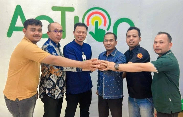 Pengurus Persatuan Wartawan Indonesia (PWI) Kabupaten Nagan Raya melakukan silaturahmi, Jum’at (20/06/2025) ke Kantor Bank Aceh Syariah (BAS) Cabang Jeuram. Foto: PWI Kabupaten Nagan Raya. 