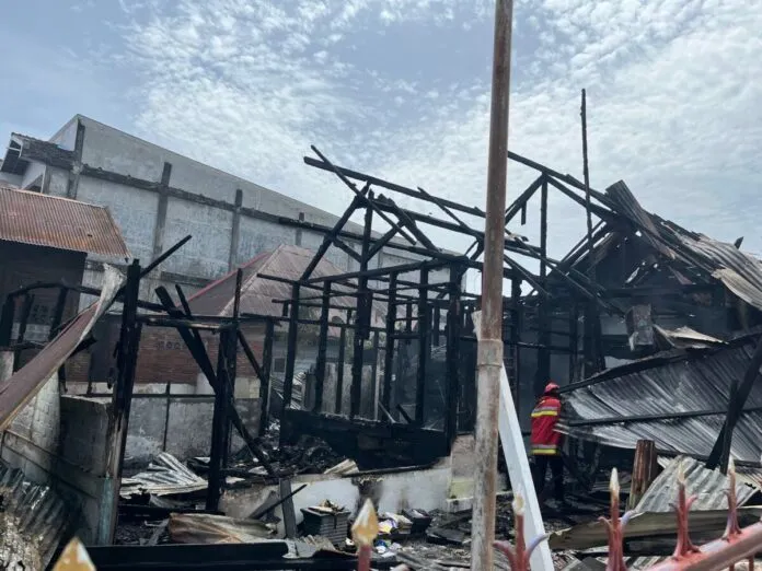 kondisi rumah yang hangus terbakar di Ateuk Pahlawan Kamis ,19/6/2025
