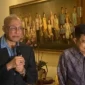 Wakil Presiden Ke-10 dan Ke-12 RI Jusuf Kalla (kanan) dan Wali Nanggroe Aceh Tengku Malik Mahmud (kiri) berikan keterangan kepada wartawan di Jakarta, Selasa (17/6/2025). 