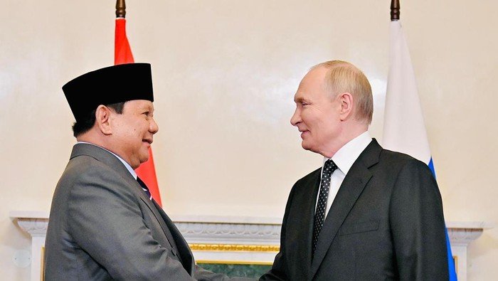 Presiden Prabowo Bertemu Presiden Rusia Vladimir Putin di Istana Constantine Rusia Kamis,19/6/2025.