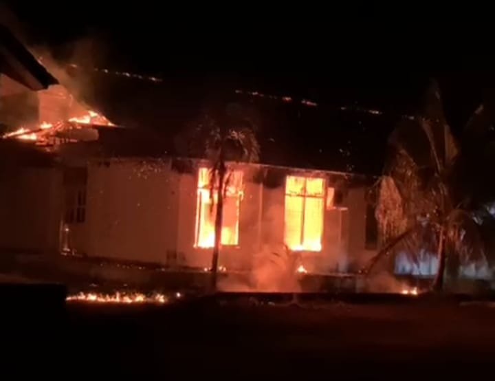 Kantor  Dinas Perhubungan Kabupaten Aceh Barat Daya Terbakar Pada Sabtu, 5/7/2025 Malam. Foto:Ist