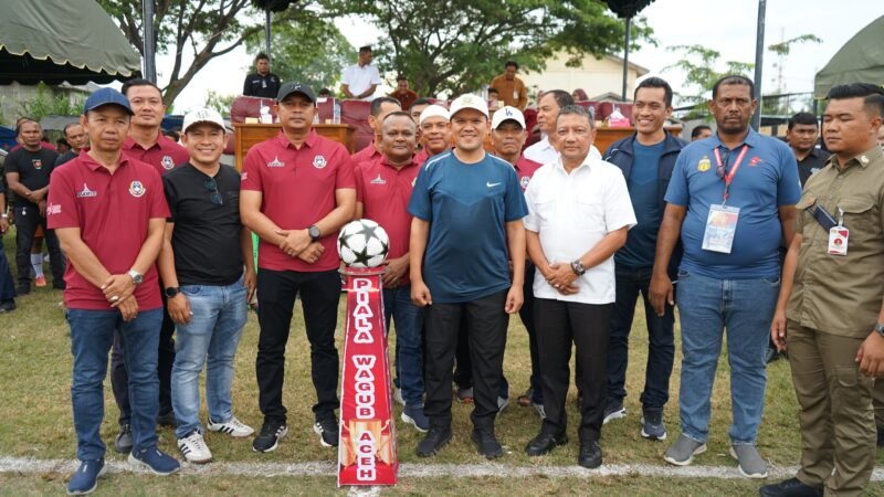 Wakil Gubernur Aceh, Fadhlullah, resmi membuka Kejuaraan Sepak Bola Piala Wakil Gubernur Aceh 2025 di Lapangan Mutiara, Beureunuen, Pidie. 02/7/2025 (Foto:Dok.Biro Adpim Setda Aceh)