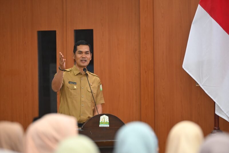 Plt. Sekda Aceh, M. Nasir, S.IP, MPA membuka  kegiatan sosialisasi waspada aktivitas keuangan ilegal yang digelar OJK Aceh,  di Gedung Serbaguna Kantor Gubernur Aceh, Selasa, (8/7/2025). Foto : Dok. Biro Adpim Setda Aceh