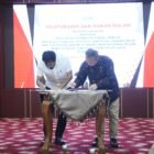 Gubernur Aceh, Muzakir Manaf, menandatangani MoU kerja sama dengan  Menteri Koordinator Bidang Hukum, Hak Asasi Manusia, Imigrasi, dan Pemasyarakatan Indonesia Yusril Ihza Mahendradi restoran Pendopo Gubernur Aceh, 09/07/2025. Foto : Dok. Biro Adpim Setda Aceh