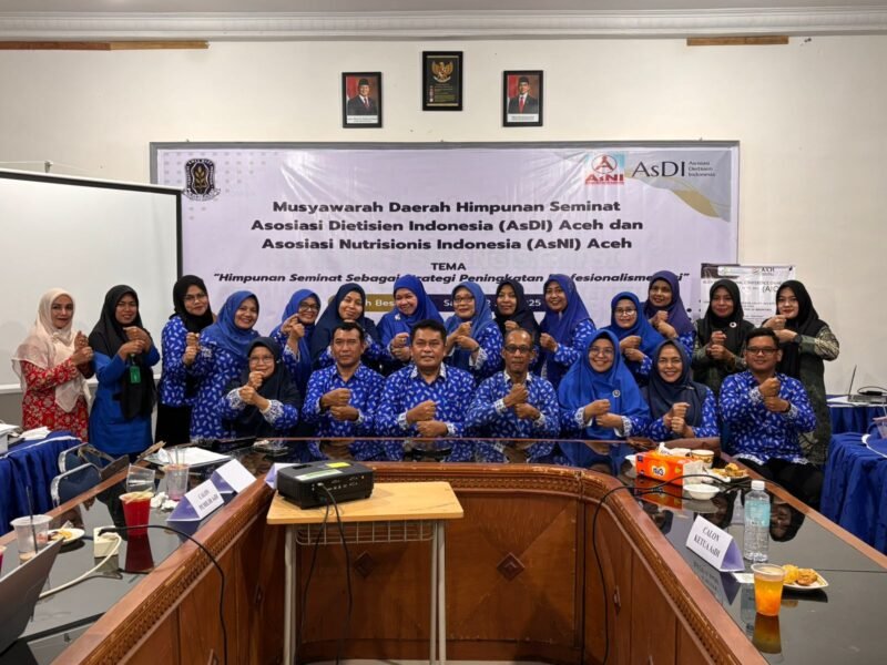 Kepala Puskesmas Darul Kamal Maya Sopa sedang memberikan kata sambutan perdana setelah terpilih sebagai ketua Persagi Aceh, Aceh Besar, Sabtu (13/07/2025). FOTO/MC ACEH BESAR