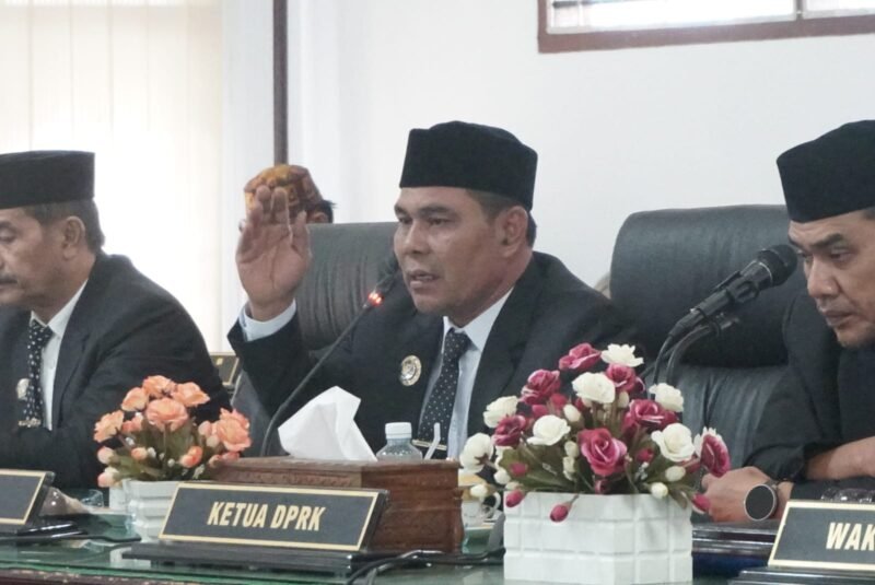 Bupati Aceh Besar H Muharram Idris dan Wakil Bupati Drs Syukri A Jalil hadir mengikuti Rapat Paripurna Ke-5 DPRK Aceh Besar di Kota Jantho, Rabu (16/07/2025)FOTO/MC ACEH BESAR