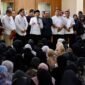 Wakil Gubernur Aceh, Fadhlullah, S.E., menerima seratusan ASN Rumah Sakit Umum Daerah Zainoel Abidin (RSUDZA) yang menggelar aksi menuntut agar Tambahan Penghasilan Pegawai (TPP) juga dibayar selain mendapat Remunerasi, di Loby Kantor Gubernur Aceh, Jumat, 18/7/2025.(Foto:Dok.Biro Adpim Setda Aceh) 