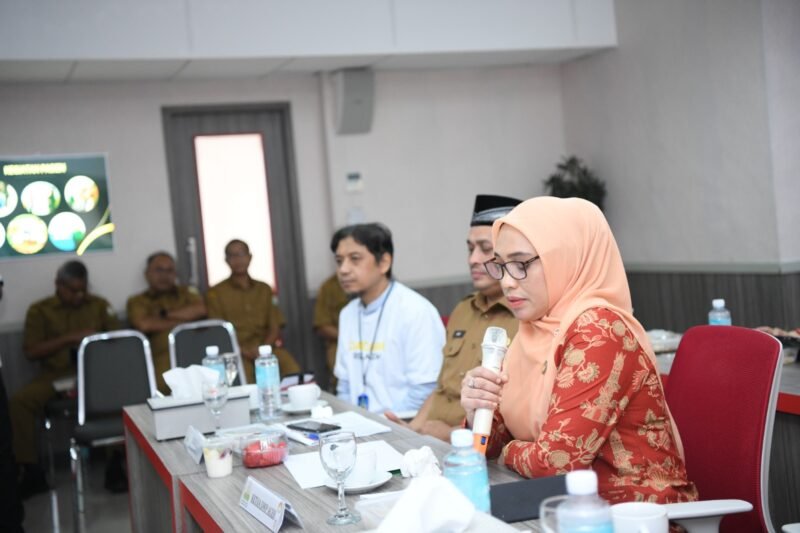 Ketua Dharma Wanita Persatuan (DWP) Aceh, Ny. Malahayati M. Nasir, menghadiri acara peringatan Hari Anak Nasional ke-41 yang berlangsung di Rumah Sakit Jiwa (RSJ) Aceh, Senin (21/07/2025). Foto ; Dok. Biro Adpim Setda Aceh