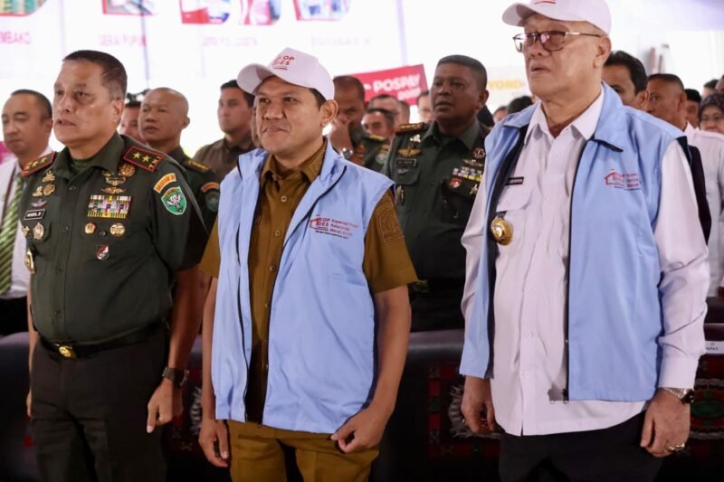 Wakil Gubernur Aceh, Fadhlullah, S.E., bersama Unsur Forkompinda Aceh, serta pihak terkait lainnya, mengikuti secara virtual Peluncuran 80.000 Koperasi Desa/Kelurahan Merah Putih oleh Presiden RI, Prabowo Subianto, di Koperasi Desa Merah Putih Bandar Lampahan, Bener Meriah, Senin, 21/7/2025.(Foto:Dok.Biro Adpim Setda Aceh) 
