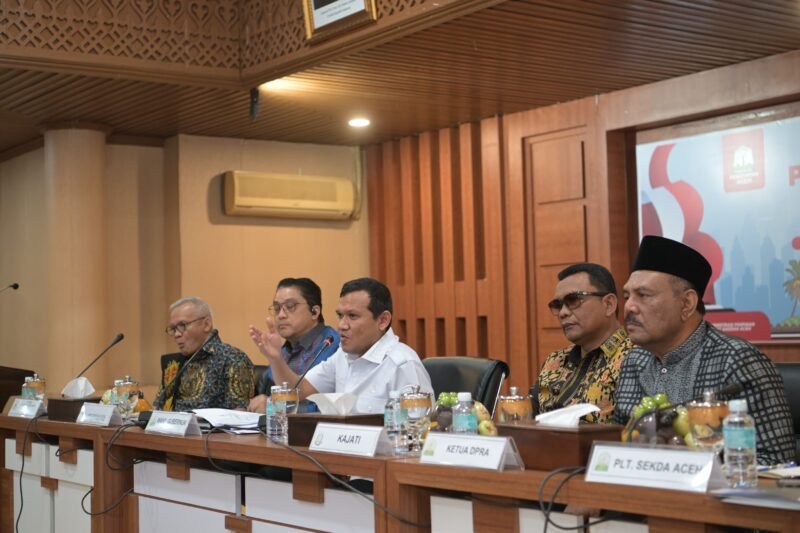Wakil Gubernur Aceh, Fadhlullah SE menerima Kunjungan Reses Komisi II DPR RI di gedung Serbaguna Setda Aceh, 25/7/2025. Foto ; Dok. Biro Adpim Setda Aceh