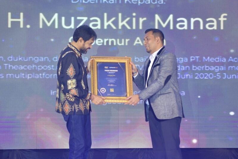 Gubernur Aceh, Muzakir Manaf menyampaikan sambutan sekaligus menerima penganugerahan TheAcehPost Awards 2025 pada Anniversary k- 5 Tahun theacehpost.com di Hermes Palace Hotel, Sabtu Malam, 26/07/2025. Foto ; Dok. Biro Adpim Setda Aceh