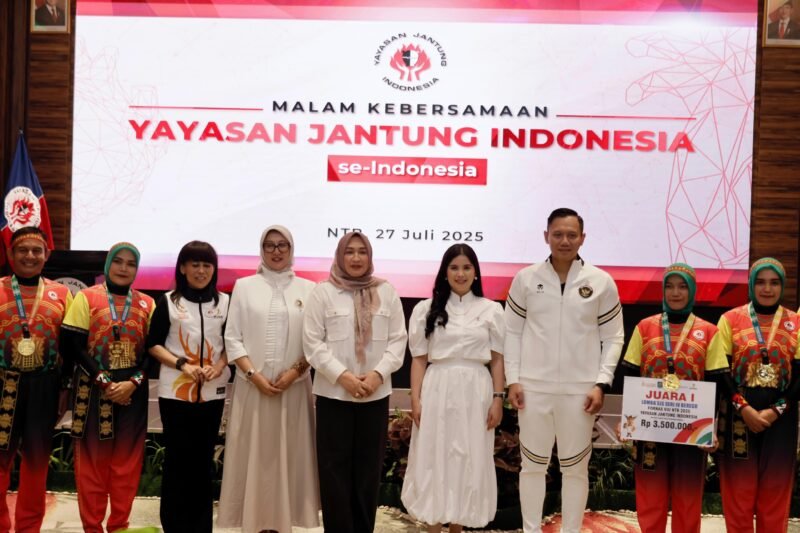 Ketua TP-PKK Aceh mengahadiri Malam Kebersamaan Yayasan Jantung Indonesia (YJI) di Mandalika Ballroom, Hotel Lombok Astoria, Minggu (27/7/25)
turut hadiri dalam acara Menko Bidang Infrastruktur dan Pembangunan Kewilayahan, Agus Harimurti Yudhoyono, serta Ketua Umum YJI Ny. Annisa Pohan Yudhoyono. Foto; Dok. Biro Adpim Setda Aceh