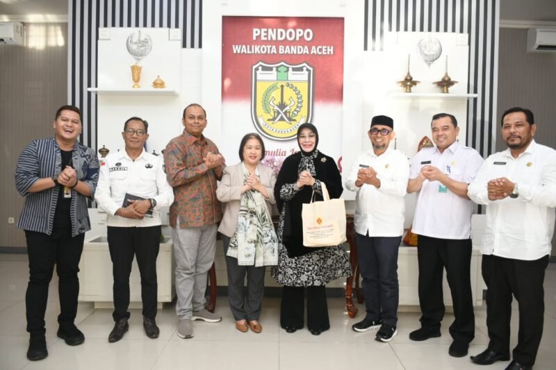 Wali kota Banda Aceh Illiza sa'aduddin mengapresiasi pembangunan rumah sakit bunda Thamrim Rabu,30/7/2025 (Foto:Ist)