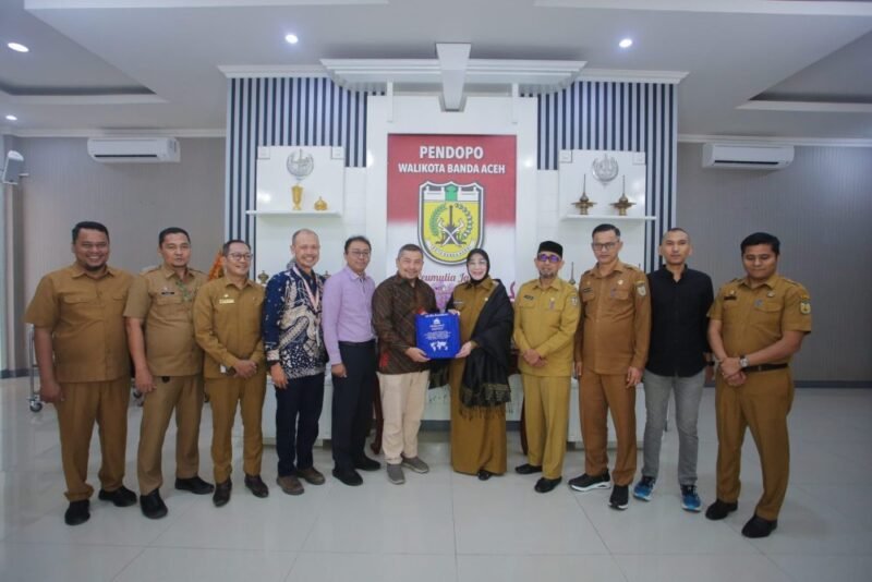 Pertemuan Wali kota Banda Aceh illiza Sa'adudiin Djamal dengan Exzellenz institute jakarta,Senin 28/7/2025 (Foto:Ist)