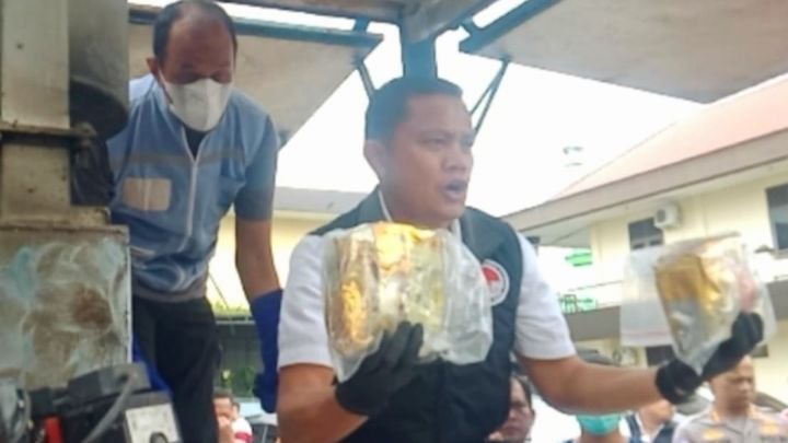 Pemusnahan barang bukti narkoba di Mapolrestabes Medan, Jumat (4/7/2025)