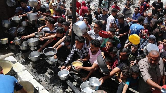 Warga Palestina Saat Sedang Mengantri Makanan (Foto:Dok Ist)