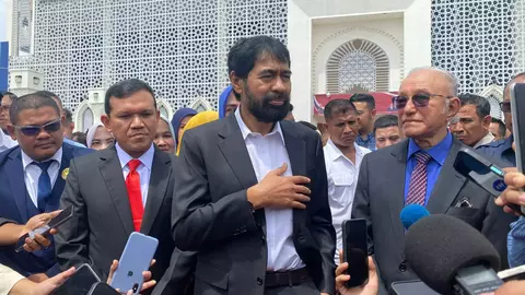 Gubernur Aceh Muzakir Manaf atau Mualem dan Wali Naggroe Malik Mahmud Al-Haytar memberi keterangan pers pada acara peringatan 20 tahun damai Aceh di Balai Meseuraya Aceh, Banda Aceh, Jumat 15/8/2025.(Foto:Dok Ist) 