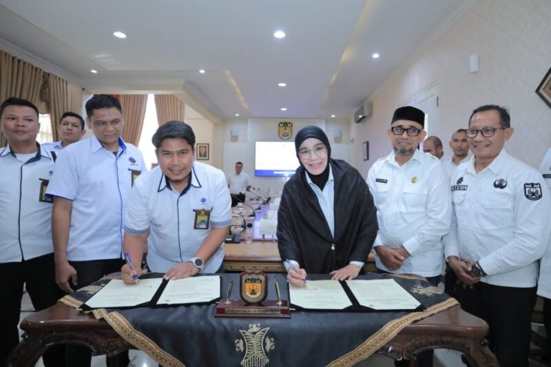 Wali Kota Banda Aceh, Illiza Sa’aduddin Djamal, dan Kepala BBPVP Banda Aceh, Rahmad Faisal,melakukan penandatanganan MoU kerja sama di pendopo Rabu 30/7/2025 (Foto:Ist)
